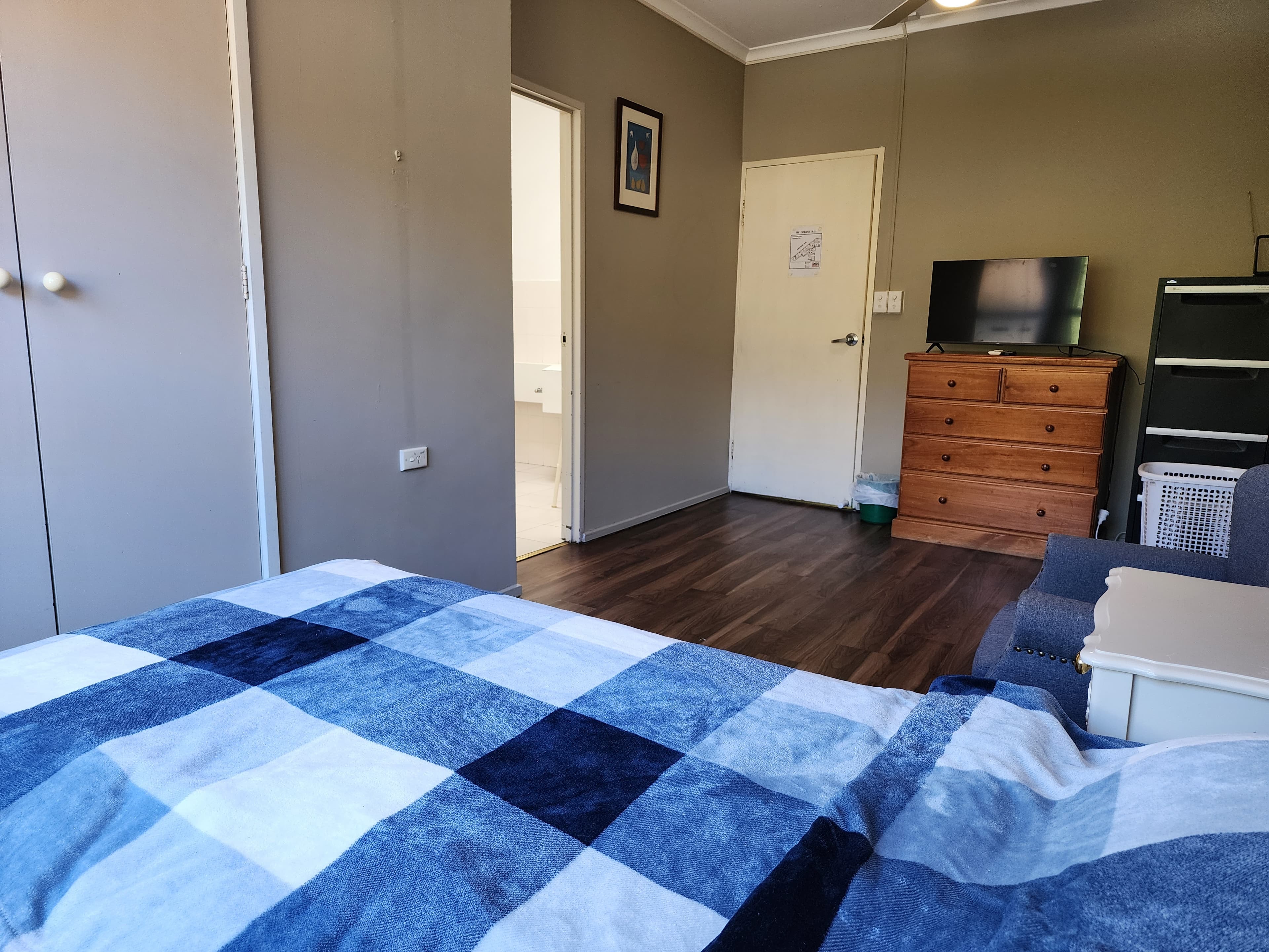 Spacious private room with ensuite